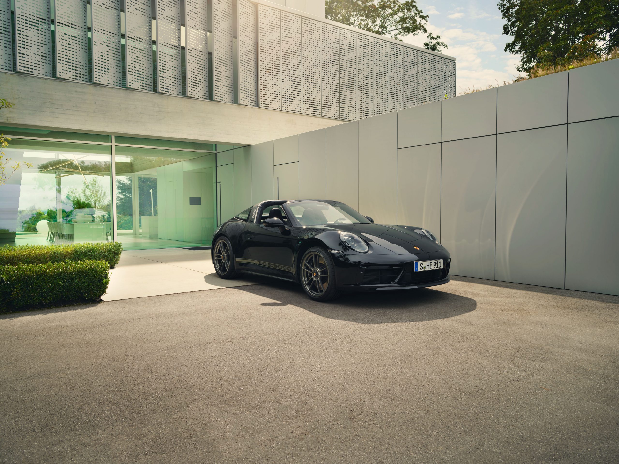 Porsche unveils new 911 Targa