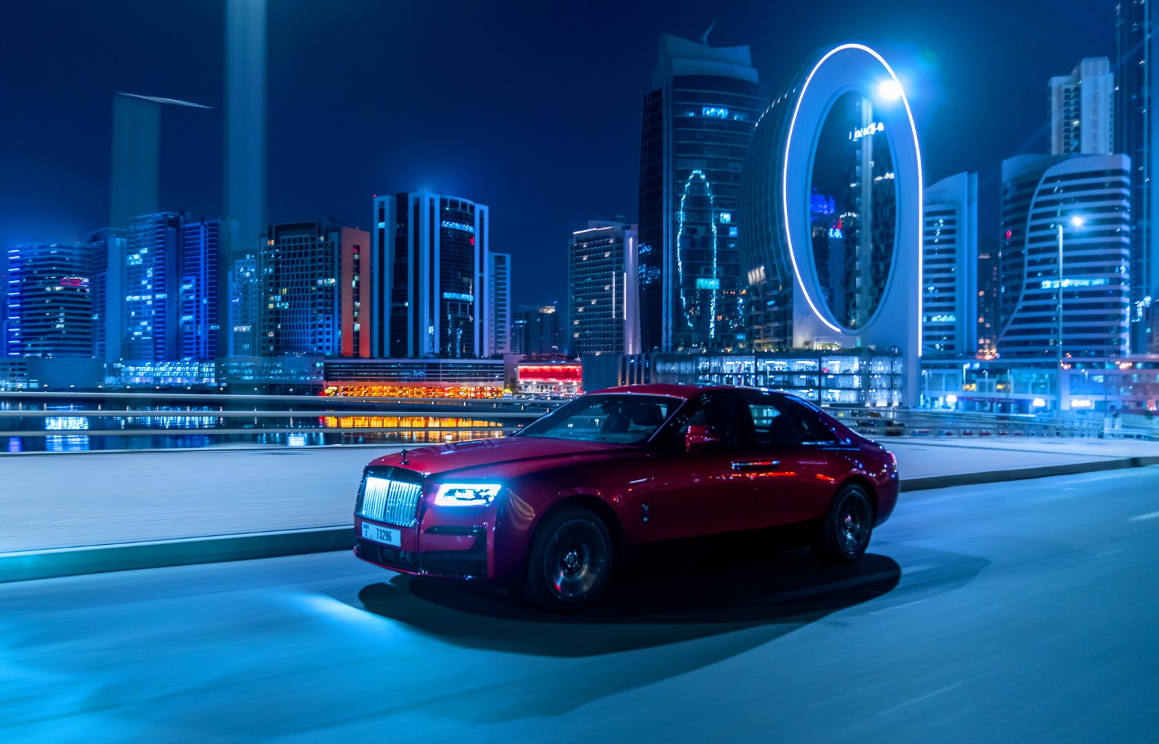 Lady in Black: Driving the Rolls-Royce Black Badge Ghost in Dubai - Magneto