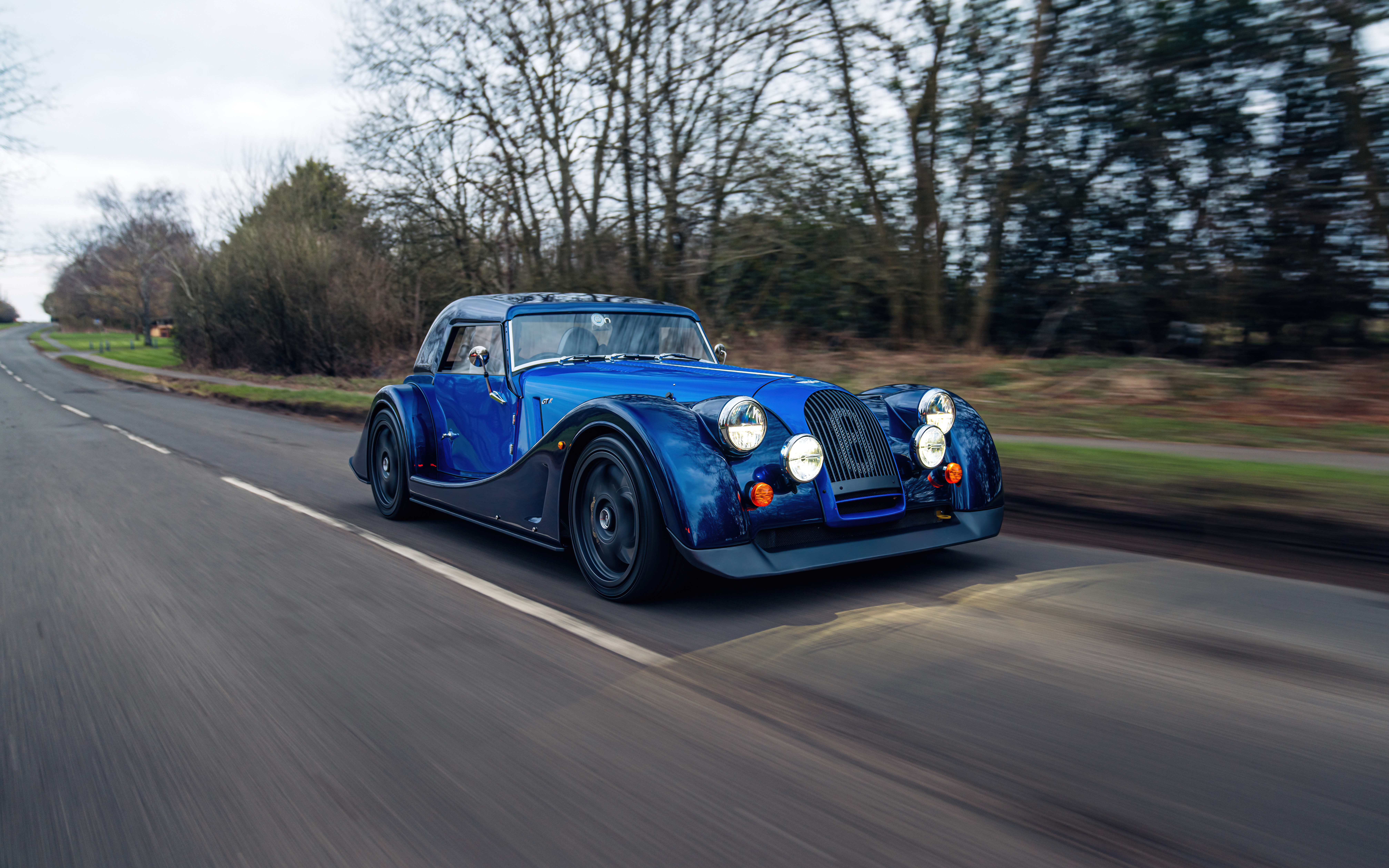 Magneto magazine drives thunderous V8-powered Morgan Plus 8 GTR