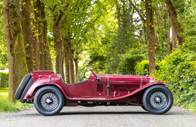 red Alfa Romeo 8c