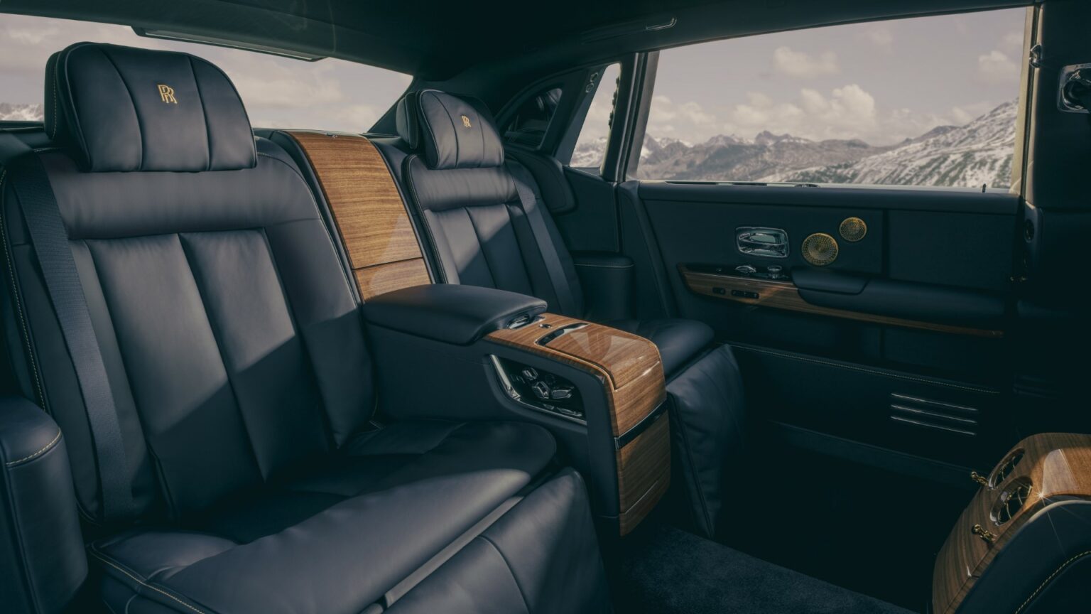 Rolls-Royce reveals unique bespoke Phantom Goldfinger in homage to 1964 ...