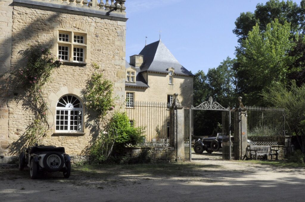 Magneto Tours: Château Edition - Image of Château